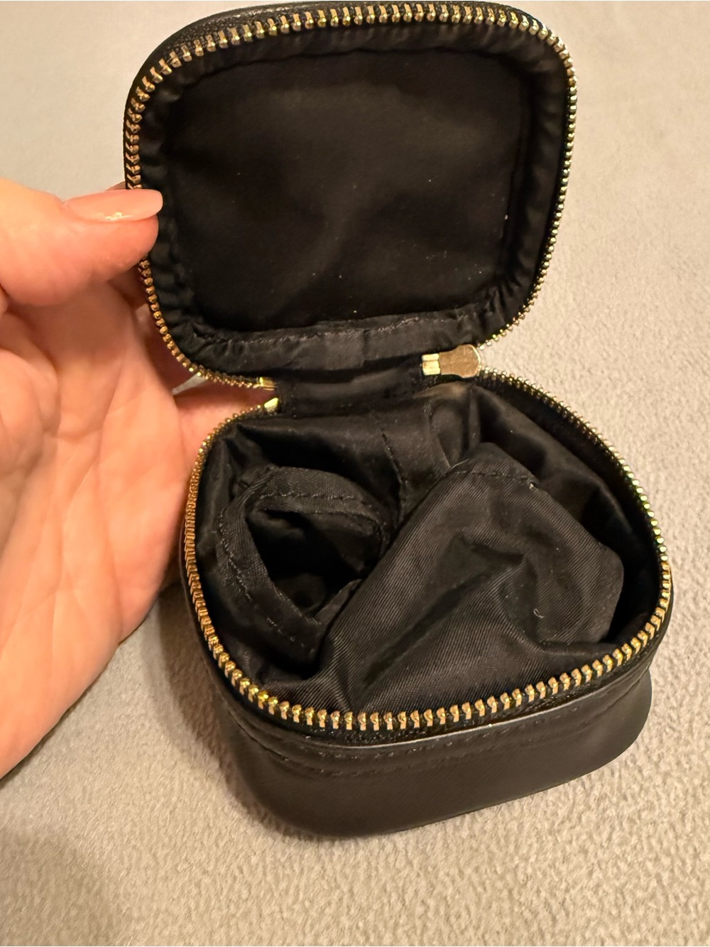 Tory Burch Black Logo Zipper Jewelry Box - Picture 9 of 12